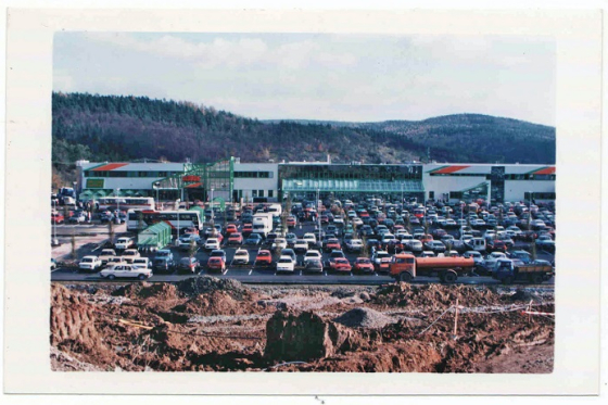 /media/18817/globus_brno_1996-parkoviste