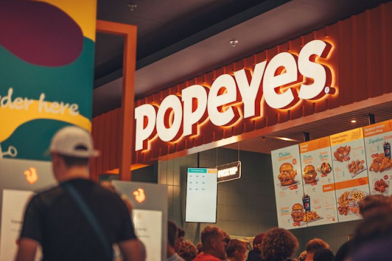 /media/25830/popeyes_counter