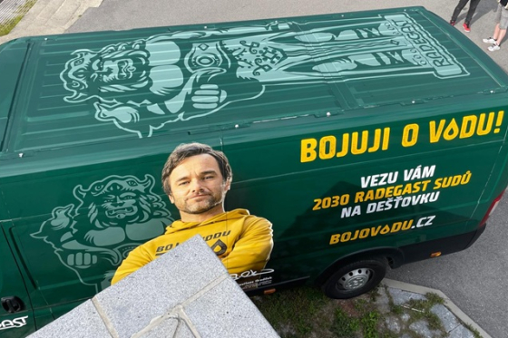 /media/py4fa4at/rad_voda_polep-vozu_5