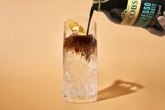 Espresso tonic_lahev