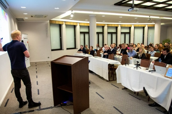 /media/24621/brandstorming-19