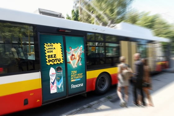 /media/dxfm1ug2/01-rexona-bus-dveře-cz