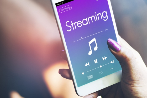/media/8017/streaming_hudba_shutterstock
