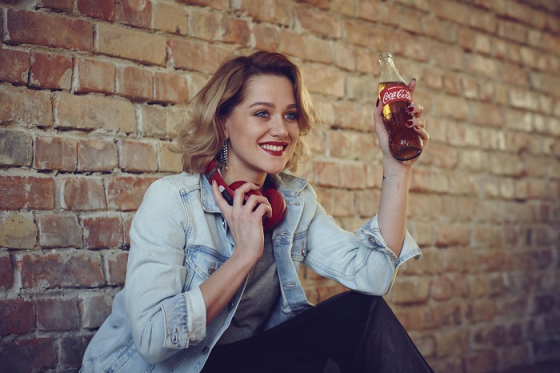 /media/3246/emma-drobná_coca-cola_1