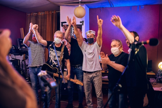 /media/12385/skupina-mňága-a-žďorp-a-její-online-zkušebna-live-foto-pro-mall-tv-jakub-koutný-kopie