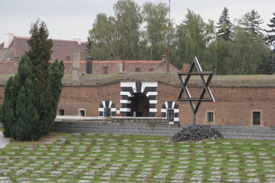 /media/24001/pamatnikterezin