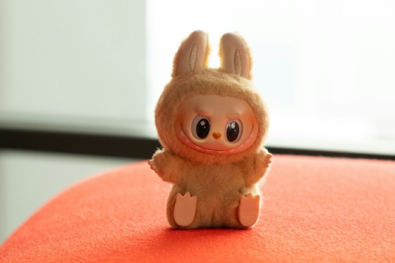 /media/jgepfrqi/labubu_unsplash