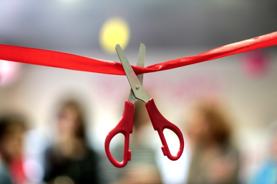 /media/17787/shutterstock_otevření_páska