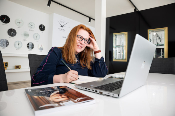 /media/23069/lada-adamkova_elton-hodinarska