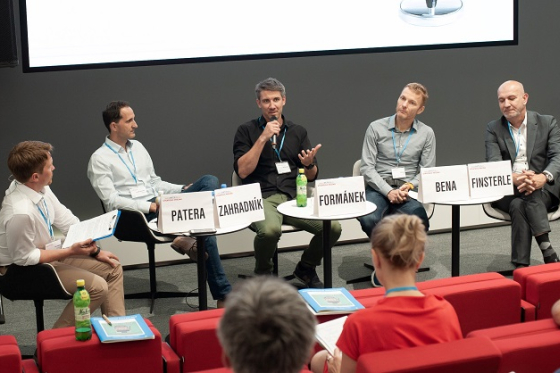 /media/12564/retail-summit-action