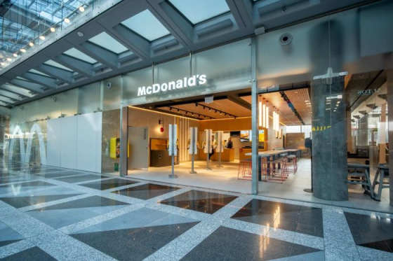 /media/hzrbm1ba/mcdonalds_karlovo-namesti_129-restaurace-v-c-r