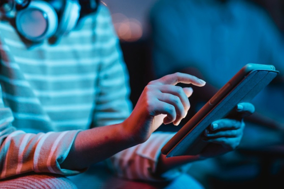 /media/o5tmfvir/online-search_hudba_podcast_poslech_freepik