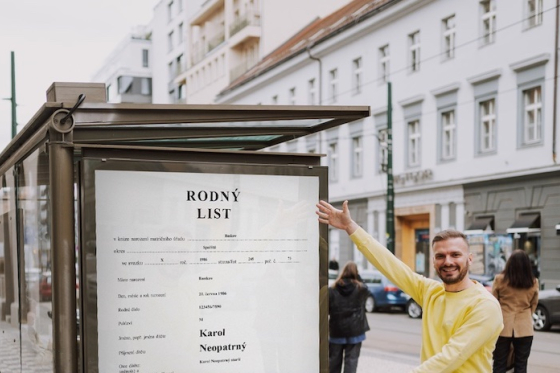 /media/25314/mbank_karol_u_clv_s_rodným_listem_slider