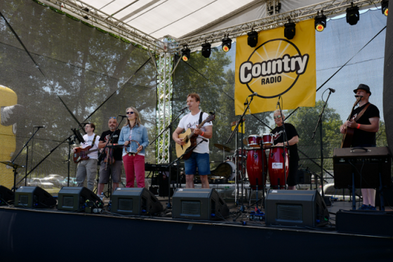 /media/25389/country-radio