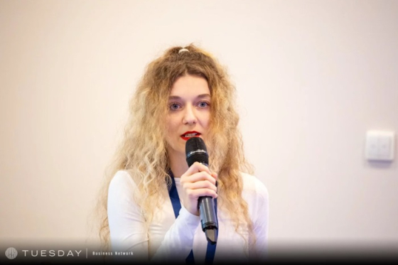 /media/3c0ayzar/content-first_czyzová