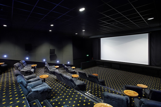 /media/41alc4dc/cinestar_gold_class_04