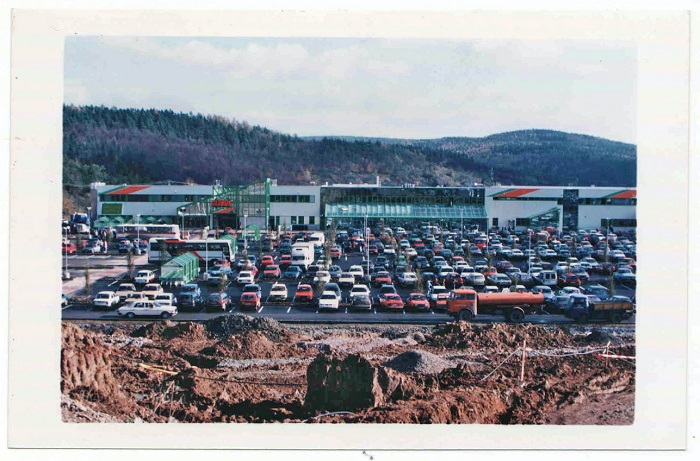 /media/18817/globus_brno_1996-parkoviste