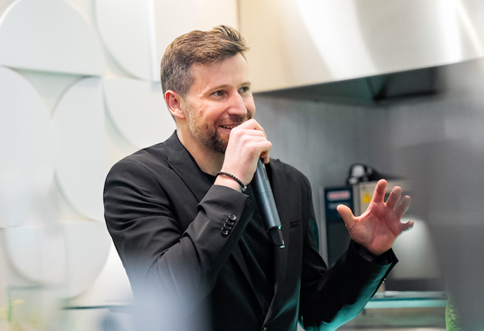 /media/5uxn2yea/majitel-české-franšízy-dean-david-andrej-zajcev