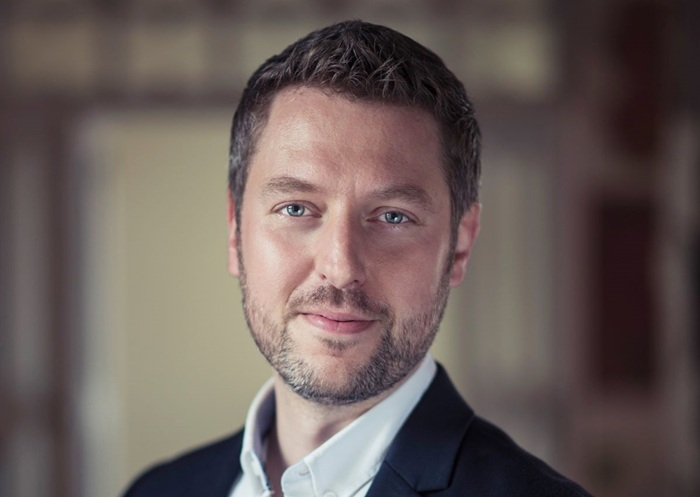 /media/212hoxci/robert-chmelar