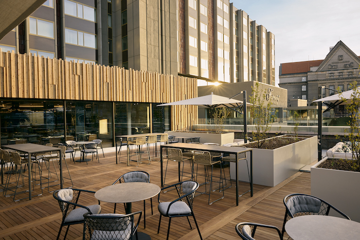 /media/4nln1paf/greenhouse-terrace-fairmont-golden-prague