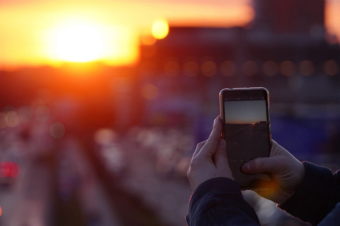 /media/12748/mobil_nataceni_shutterstock