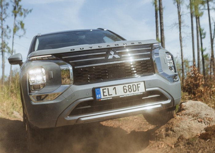 /media/0akbw2pn/mitsubishi_outlander_adventure