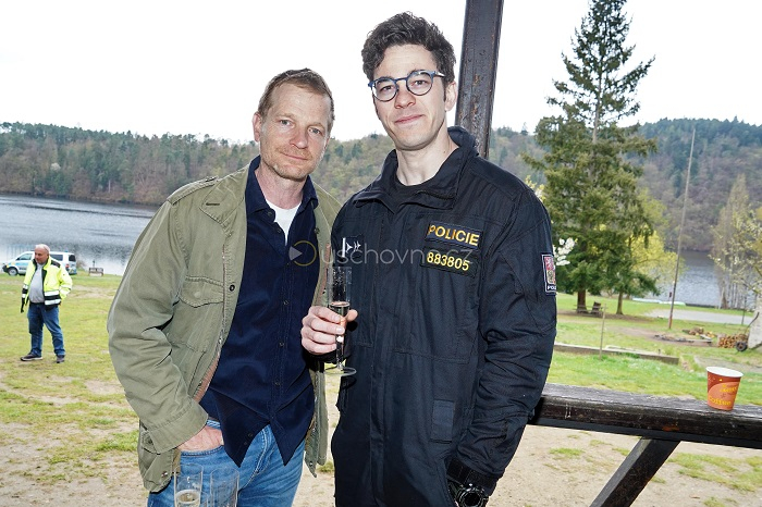 /media/20820/pod-hladinou1