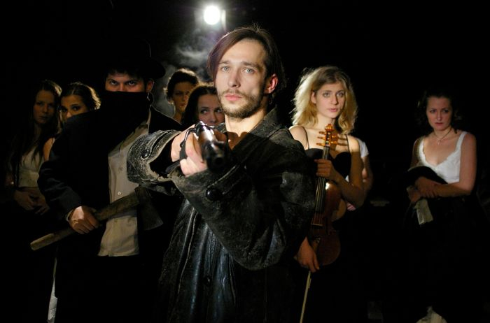 /media/cyeb3ucn/balada-pro-banditu_husa-na-provazku