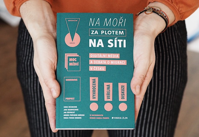 /media/18849/na-moři-za-plotem-na-síti-1