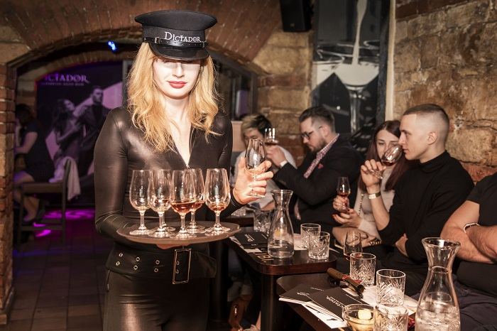 /media/8541/dictador_hosteska