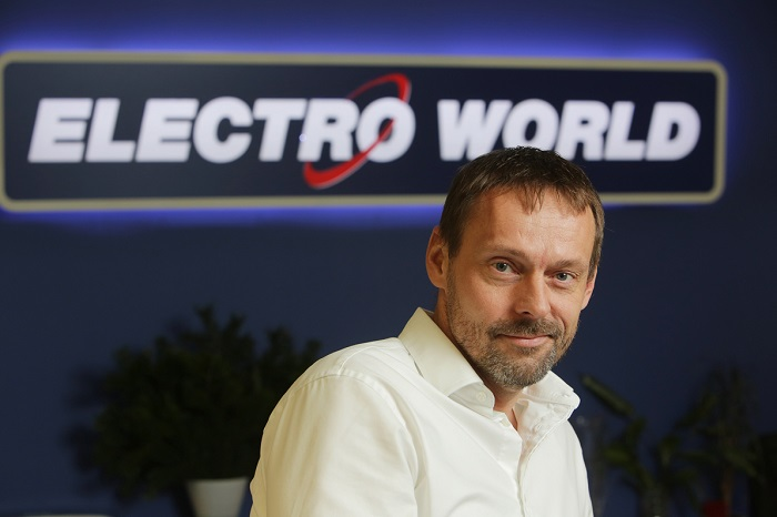 /media/13367/electro_world_r-kocourek_1