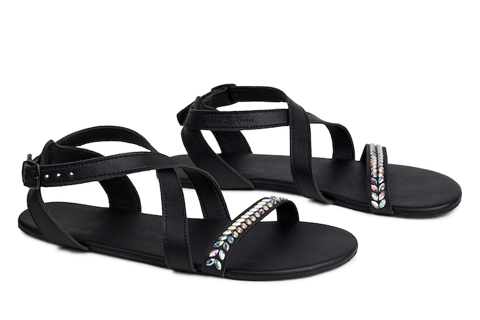 /media/2d0bravp/ahinsa-preciosa_paskove-sandaly_cerne