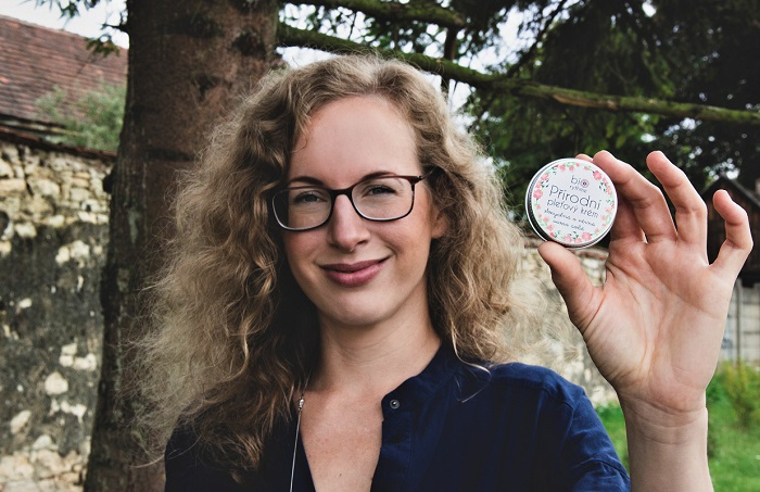 /media/10480/biorythme_aneta1_fotila-kristina-černá