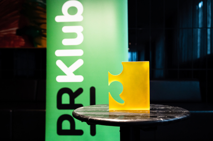 /media/yxnkod4d/zlatystrednik