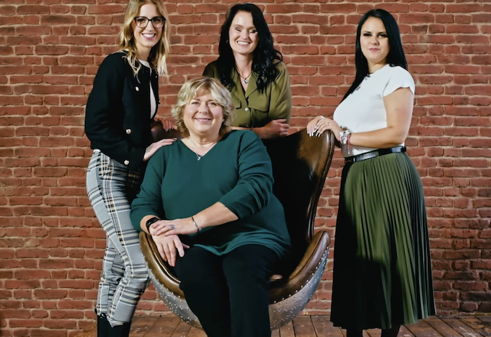 /media/0uagprus/holkyjedou