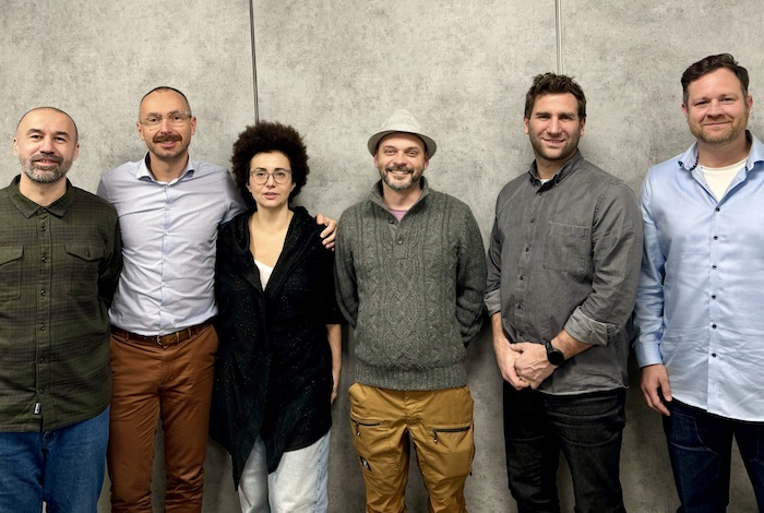 /media/frzhkwur/pfx_televisor_group_photo