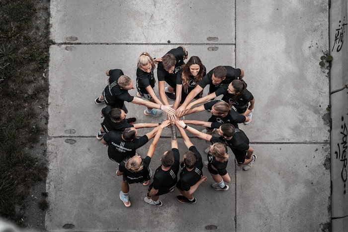 /media/10002/adidas-runners-prague