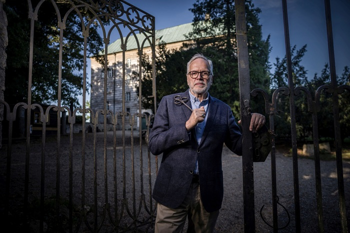 /media/z4hhwo0x/modrá-krev-iv_frantisek-kinsky-česká-televize_foto-mikuláš-křepelka1