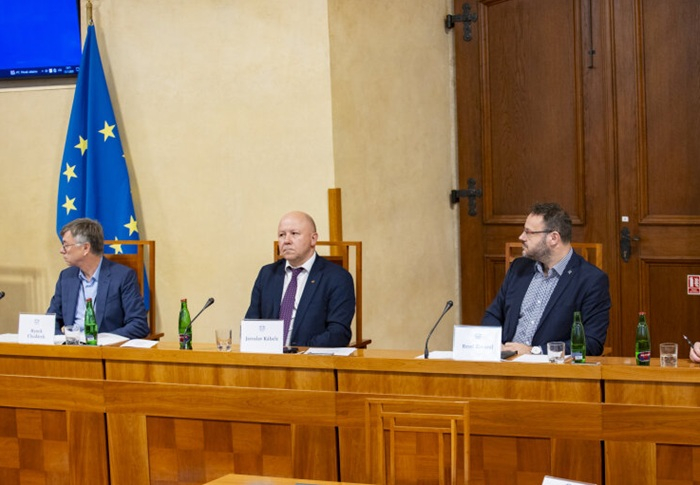 /media/amnj2f0q/senat-media-verejne-sluzby