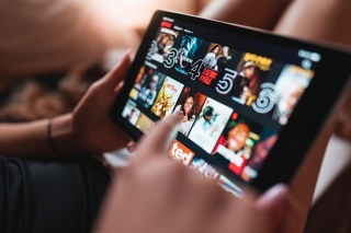 /media/nf3d5ast/tablet-streaming_pixabay