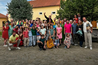 /media/cb3hru4e/kamaradi_prima