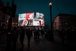 /media/tgfdk4yr/digital-outdoor-dooh_pixabayjpg